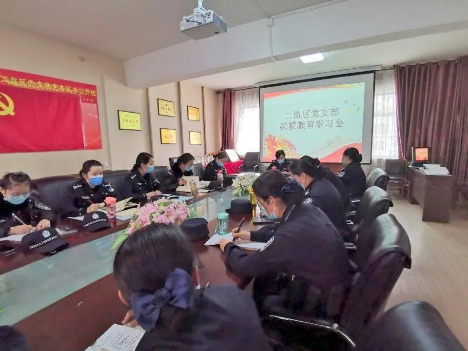 我身边很多阿姨都说老了要去养老院，为什么他们不相信年轻人会给他们养老？